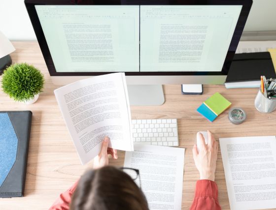 Descubre cuándo es esencial una traducción jurada con Cristina Siscar. Aprende sobre su importancia en contextos legales y administrativos.